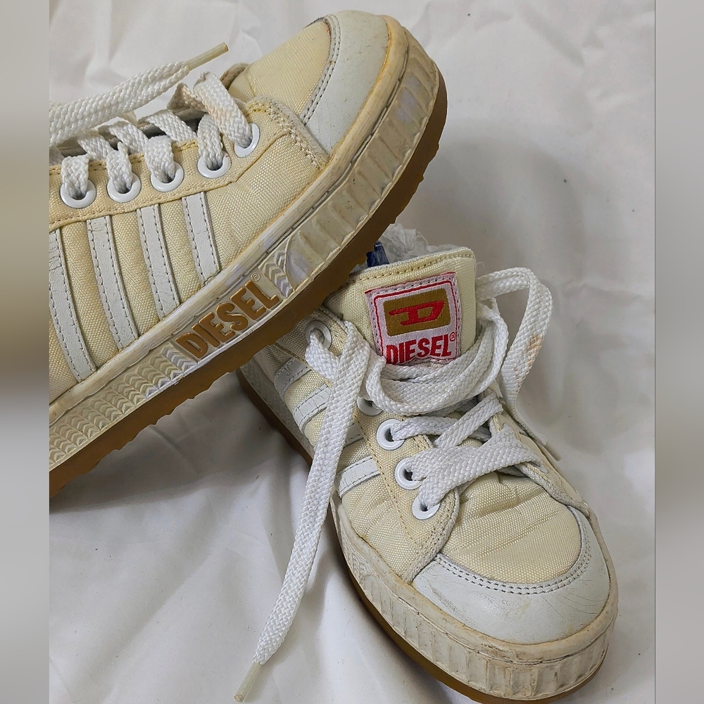 Diesel Pet Low-Top Canvas Sneakers